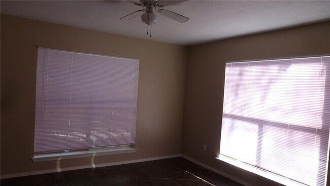 Foto del edificio - 2306 E 8th St