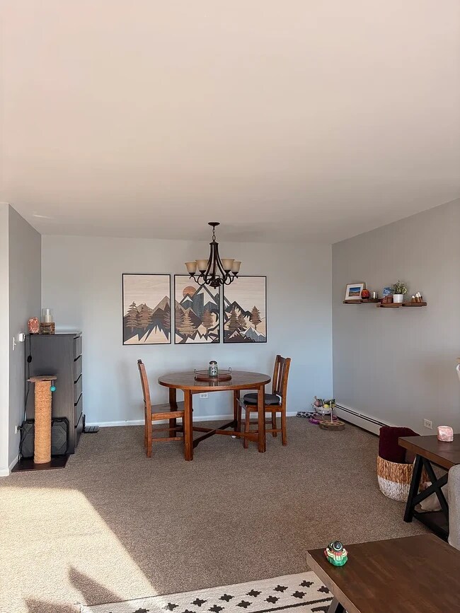 Comida - 1301 S Finley Rd