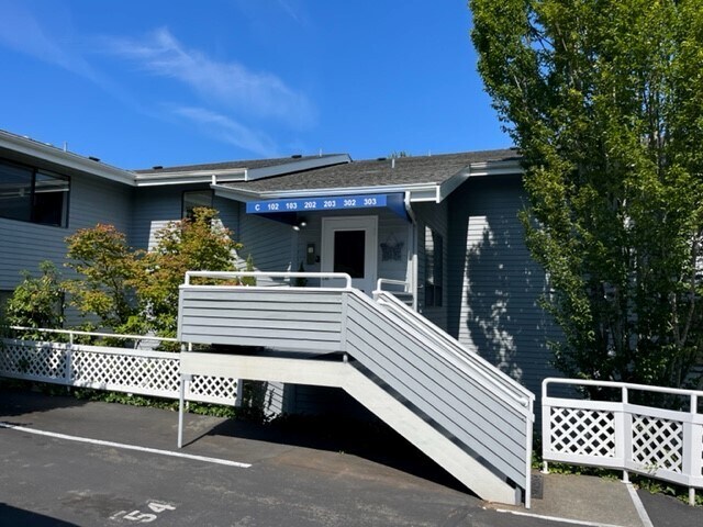 Entrada del edificio - 1224 6th Ave S