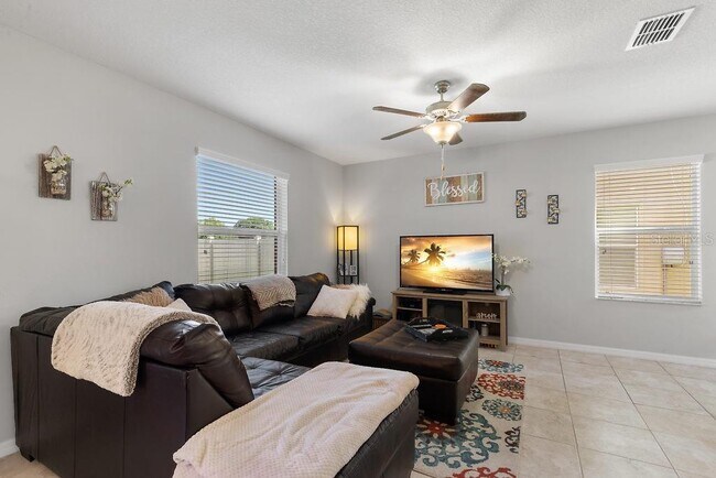 Building Photo - 17001 Peaceful Valley Dr