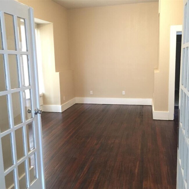 Foto del edificio - 5107 Columbia Ave