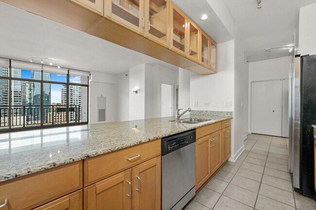 Building Photo - 1335 S Prairie Ave