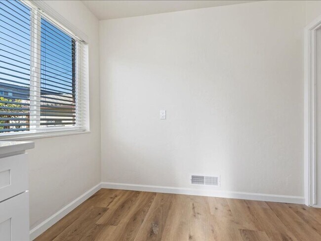 Foto del edificio - 1220 E Hudson Ave
