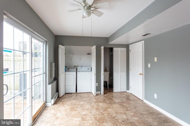 Building Photo - 256 Topaz Ln