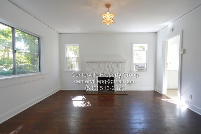 Building Photo - 686 E 7th St
