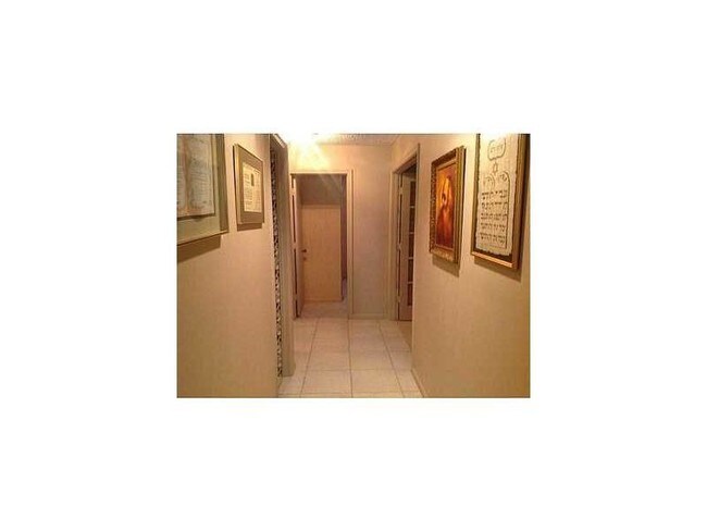 Foto del edificio - 8726 NW 82nd St