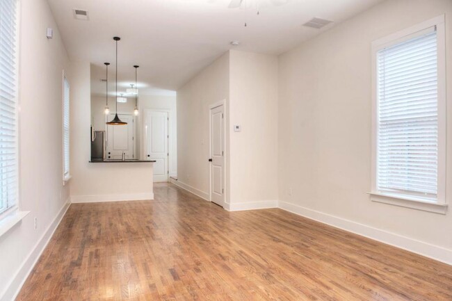 Building Photo - 183 Looney