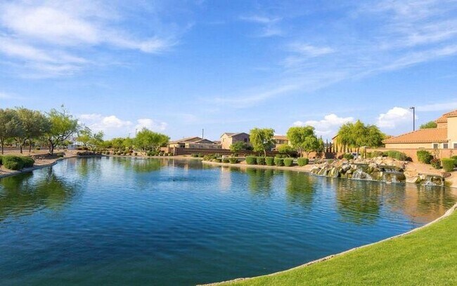 Foto del edificio - Gilbert 5-Bedroom Home with Pool, Loft & Primary Suite Downstairs – Minutes from Gilbert Regional...