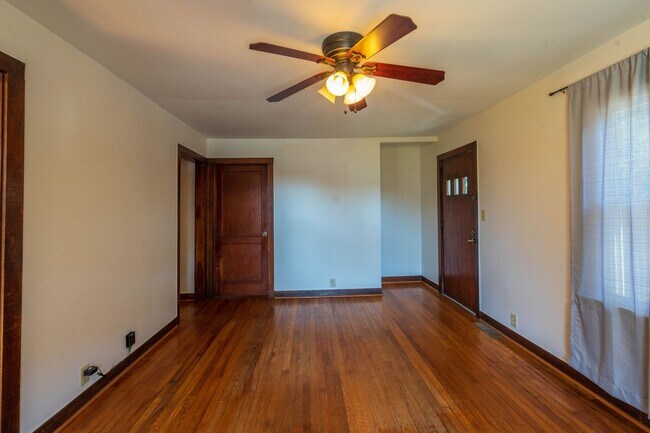 Foto del edificio - 3 bed and 1 bath farm house in Johnson City