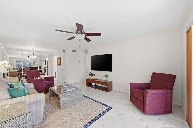 Foto del edificio - 6273 Bay Club Dr