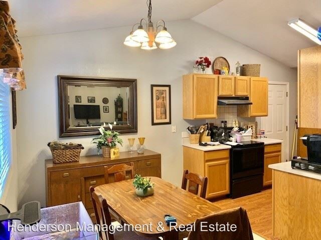 Foto del edificio - 3 br, 2 bath House - 380 E Hawthorn St.