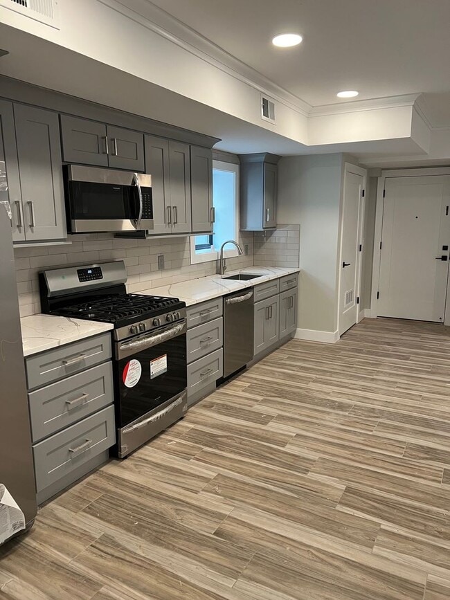 Photo - 647 N 5th St Apartment