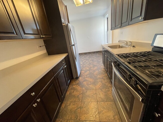 Foto del edificio - 23-35 Broadway Unit 4 E