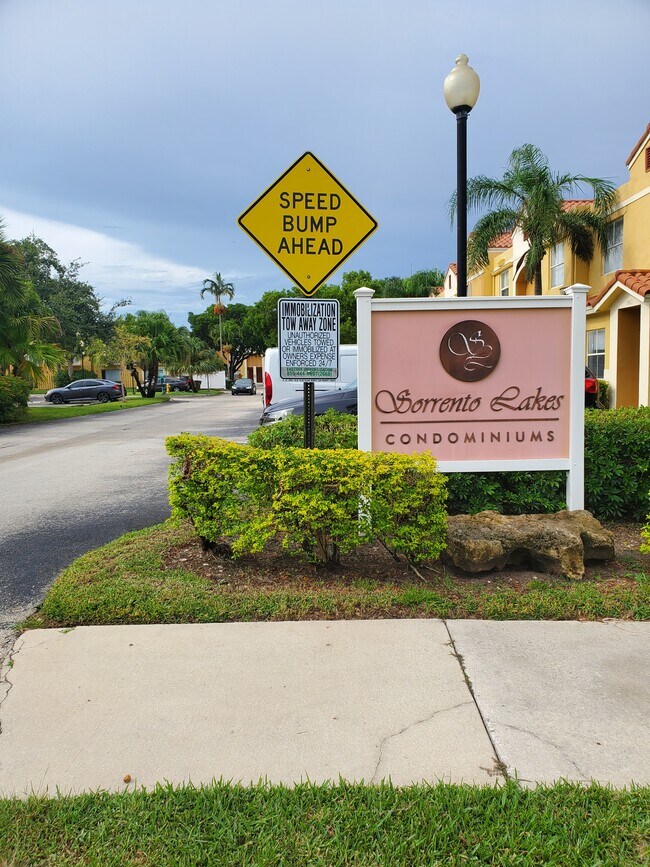Foto del edificio - 3845 NW 90th Ave