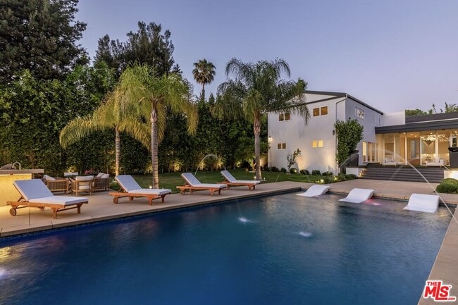 Foto del edificio - 703 N Maple Dr