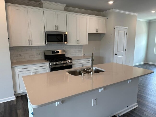 Building Photo - 613 Gimari Dr