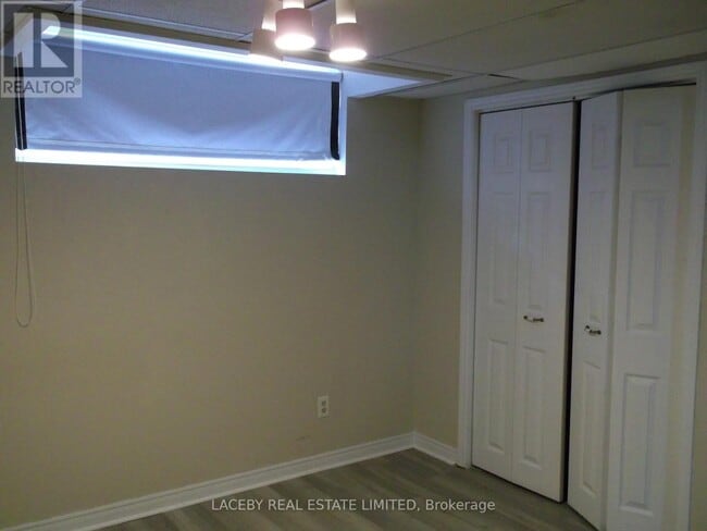 Building Photo - 137 Main St W