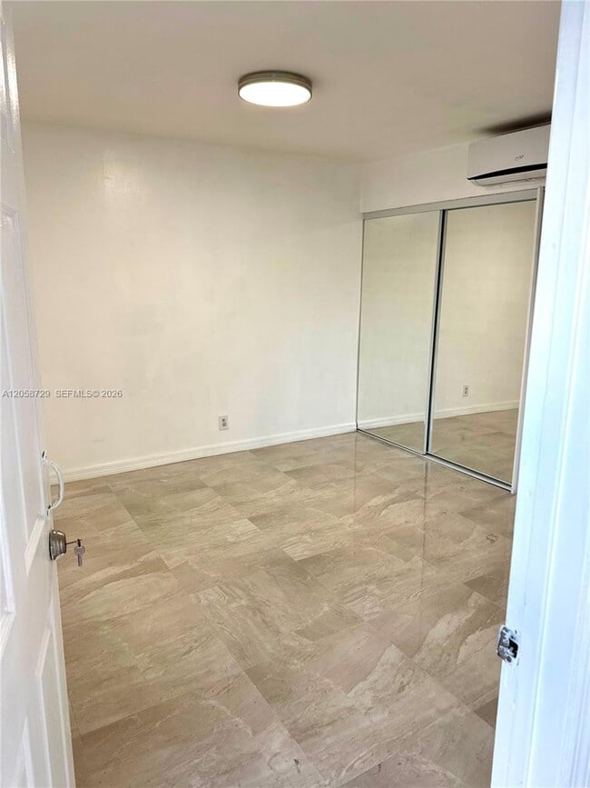 Building Photo - 6201 SW 37 Ct