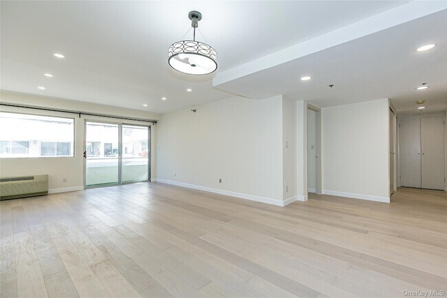 Foto del edificio - 88 Cutter Mill Rd