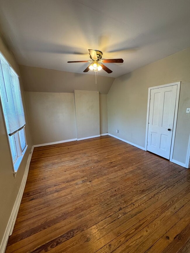 Building Photo - Charming 2 Bed 1.5 Bath in West Wash Park!