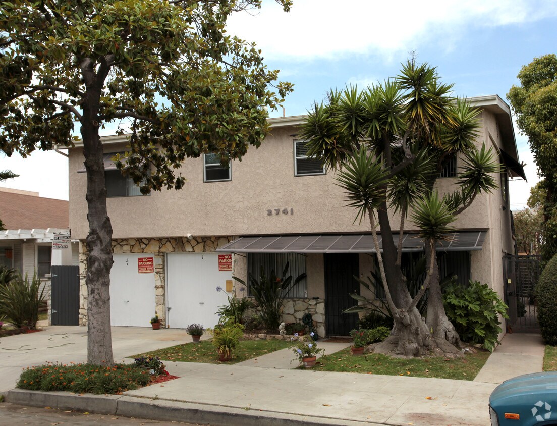 Primary Photo - 2741 E De Soto St