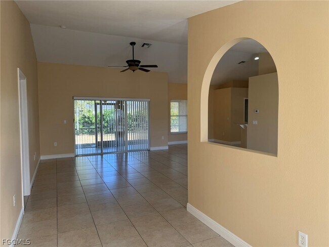 Foto del edificio - 2553 NW 21st Ave