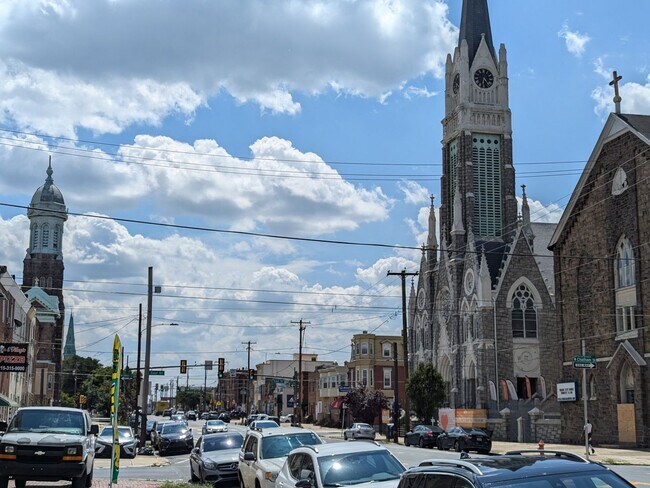 Foto del edificio - Renovated Top Floor Unit - Port Richmond