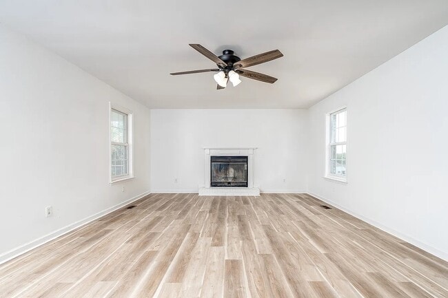 Building Photo - 2718 Buckner Ln