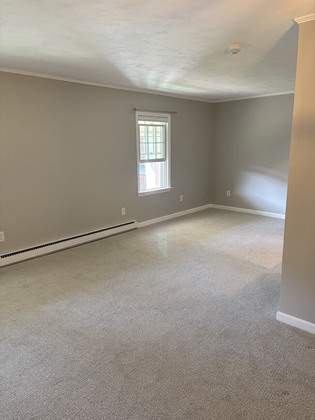 Living/Dining Room - 175 Pine St