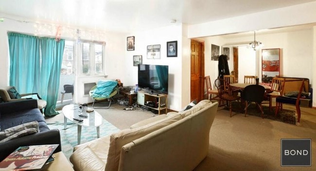 Building Photo - 3 bedroom in Queens NY 11105