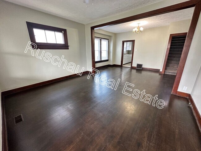Foto del edificio - Spacious 4 bedroom home