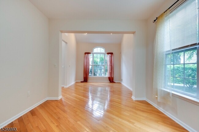 Foto del edificio - 97 Winding Hill Dr