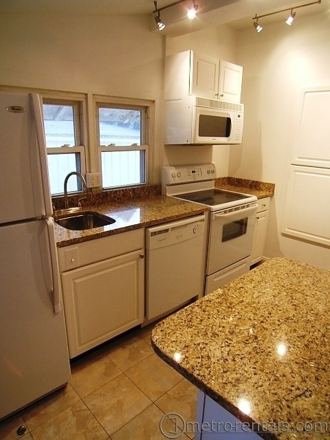 Building Photo - 513 S Lazelle St
