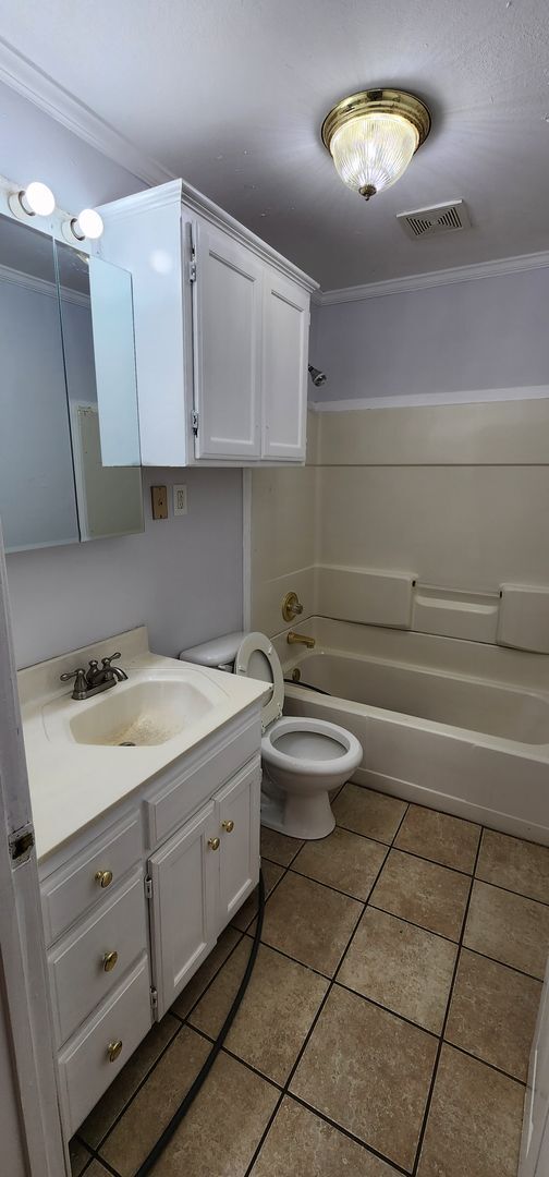 Building Photo - 2bedrooms 1bathroom 1 car garage