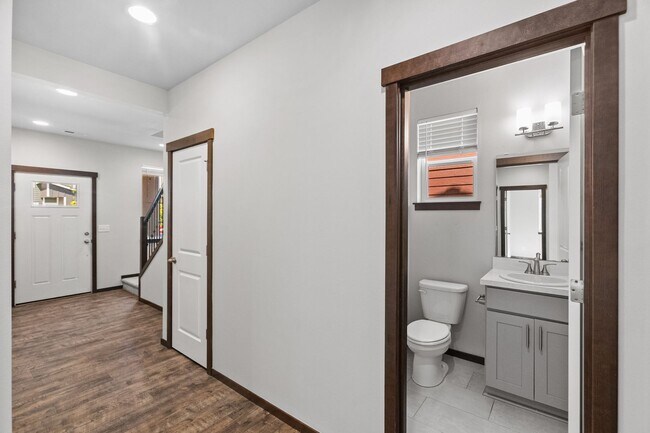 Foto del edificio - Newer 5 Bedroom Home off Loxie Eagans! Min...