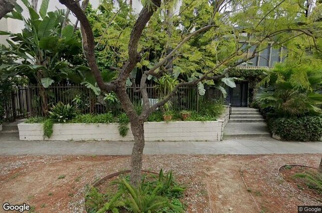 Foto del edificio - 1520 N Hayworth Ave