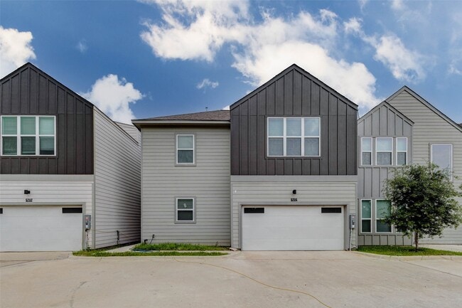 Building Photo - 5705 Elysian St