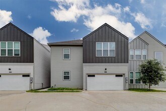 Building Photo - 5705 Elysian St