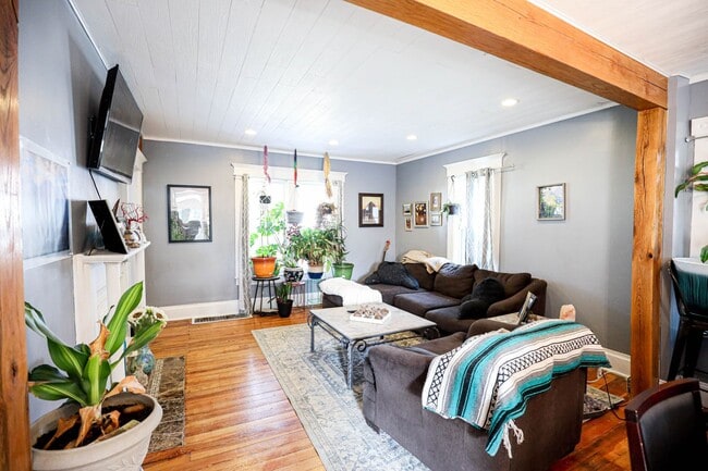 Building Photo - 670 Jones Ave