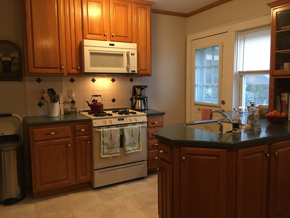Kitchen - 1180 Elm Ave