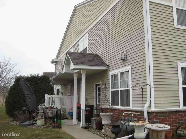 Foto del edificio - 3 br, 2.5 bath Townhome - 1979 Sierra Drive