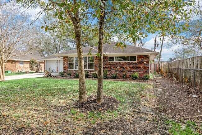 Building Photo - 10615 Clematis Ln