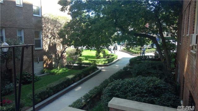 Foto del edificio - 66-40 108th St