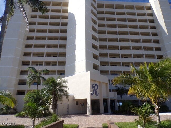 Foto del edificio - 7500 Estero Blvd