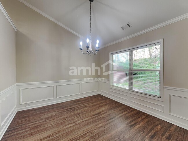 Building Photo - 2617 Woodford Ln