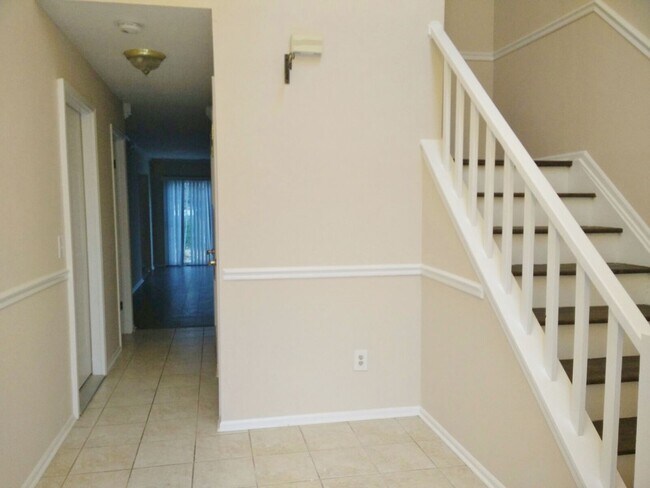 Building Photo - 9 Carob Ct