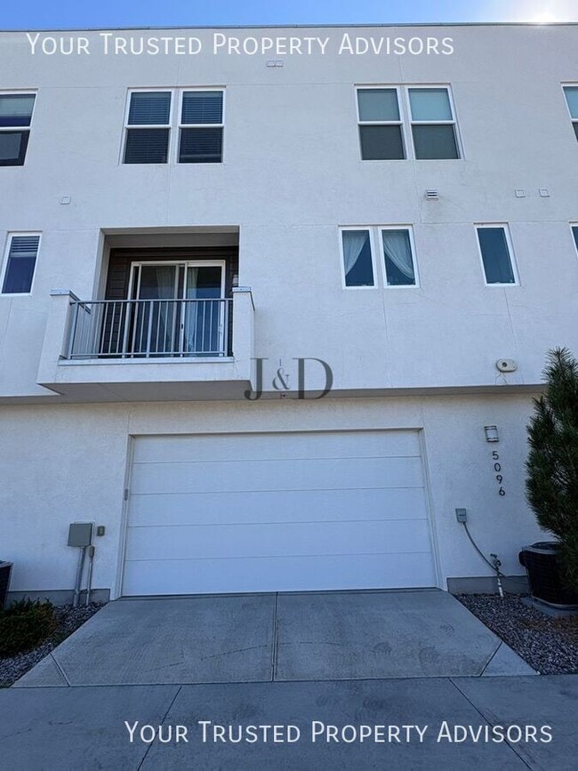 Building Photo - 5096 Putney Hill Rd