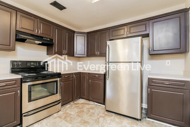 Foto del edificio - 712 Ridge Rd