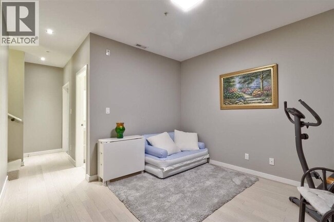 Building Photo - 4527 Cambie St.