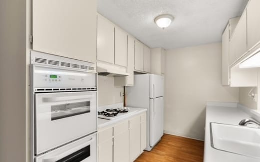 Building Photo - 450 Bauchet St